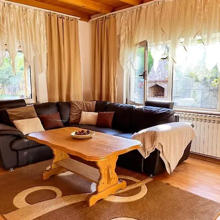 Adella Apartment *