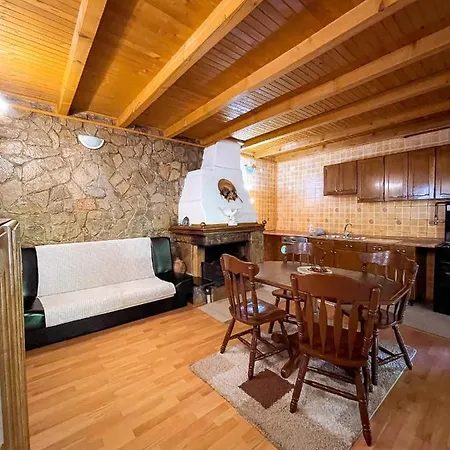 Adella Apartment